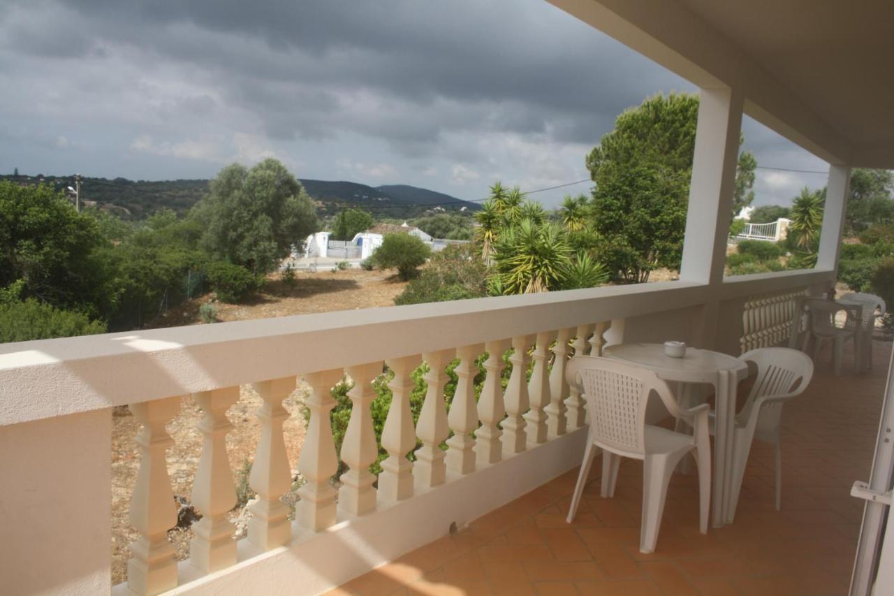 Rustic Villa Guesthouse Santa Barbara de Nexe Bagian luar foto