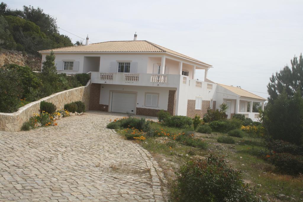 Rustic Villa Guesthouse Santa Barbara de Nexe Bagian luar foto