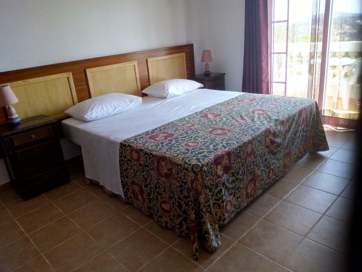 Rustic Villa Guesthouse Santa Barbara de Nexe Bagian luar foto
